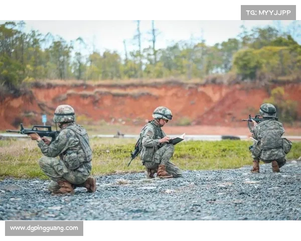 在硝烟弥漫的战场上坚定信念勇敢前行展现无畏使命 在硝烟弥漫的战场上坚定信念勇敢前行展现无畏使命
